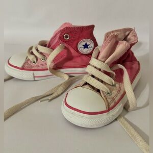 Toddler (sz6) pink high top converse